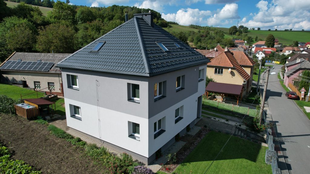 renovace fasády a střechy