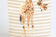 látkový koš se žirafou
