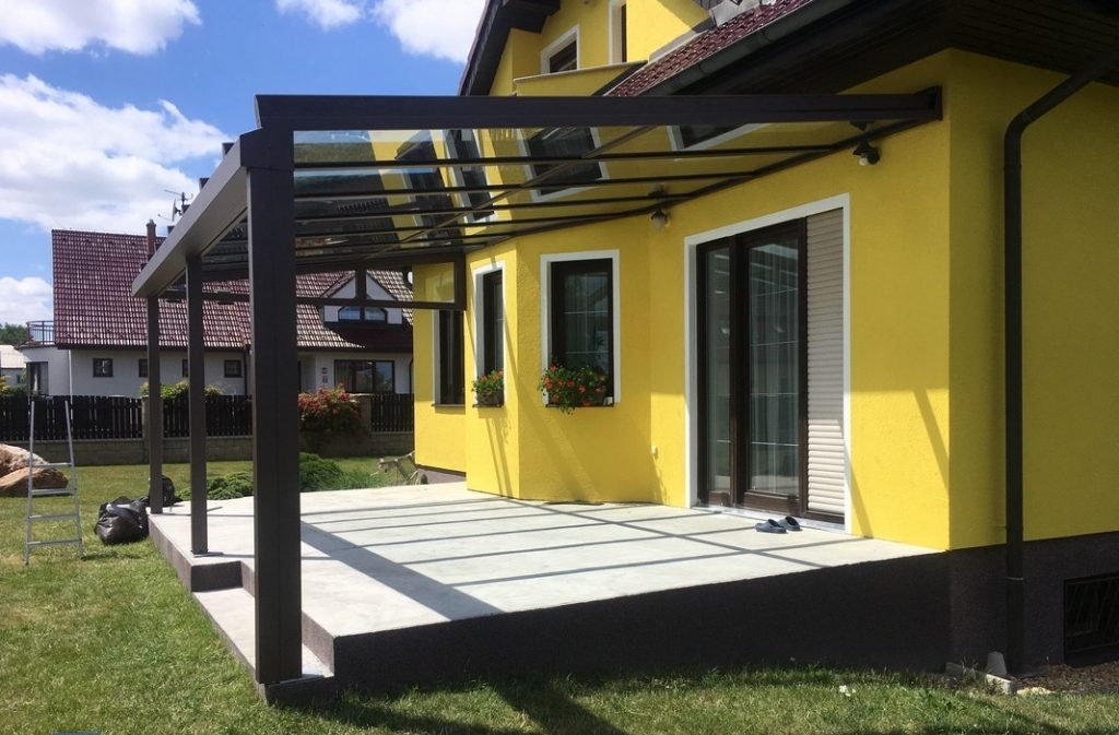 pergola s prosklenou střechou