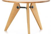 kulatý stůl z dubového dřeva