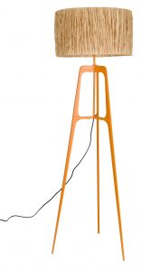 Stojací lampa s kovovým stojanem a stínidlem z lýka