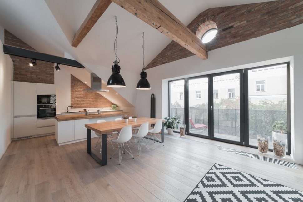 Dům s ocelovou pavlačí