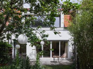 Kompletní rekonstrukce oživila dům z 50. let a vdechla mu moderní tvář