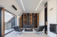 Střešní nástavba ve stylu funkcionalismu